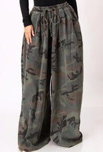 Load image into Gallery viewer, Big Motion Super Wide Leg Pants - Camo
